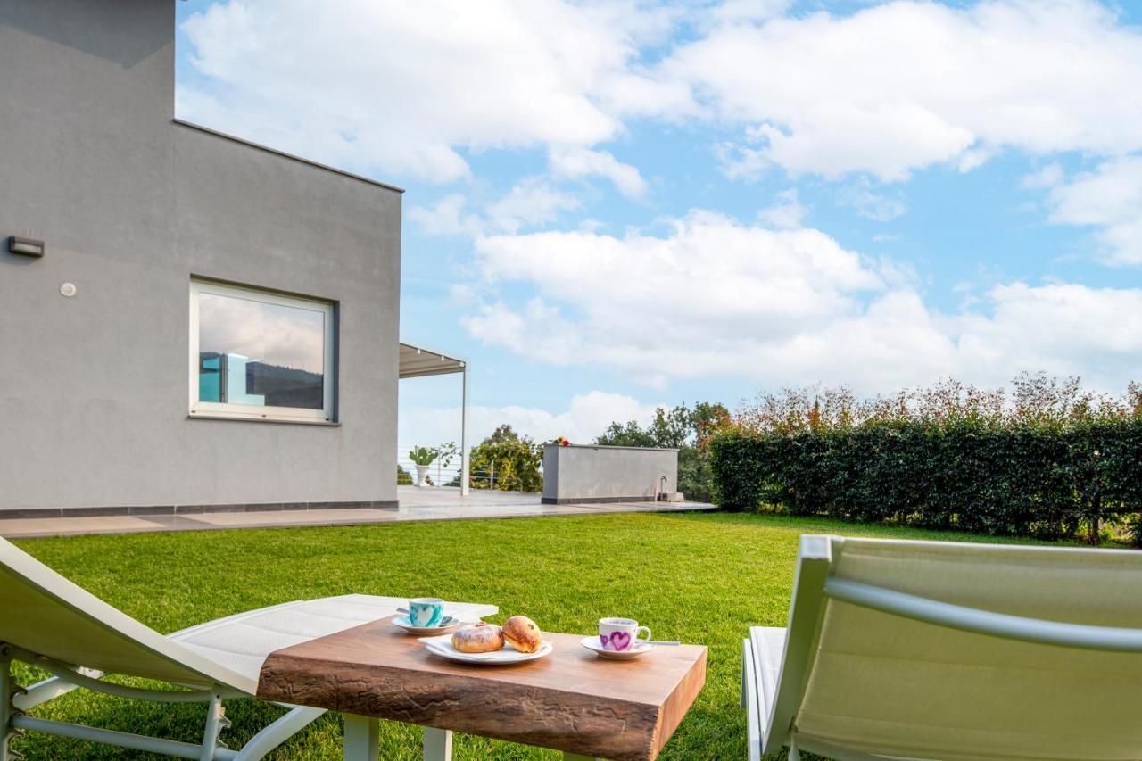 Design Villa In 皮耶迪蒙泰埃特内奥 外观 照片